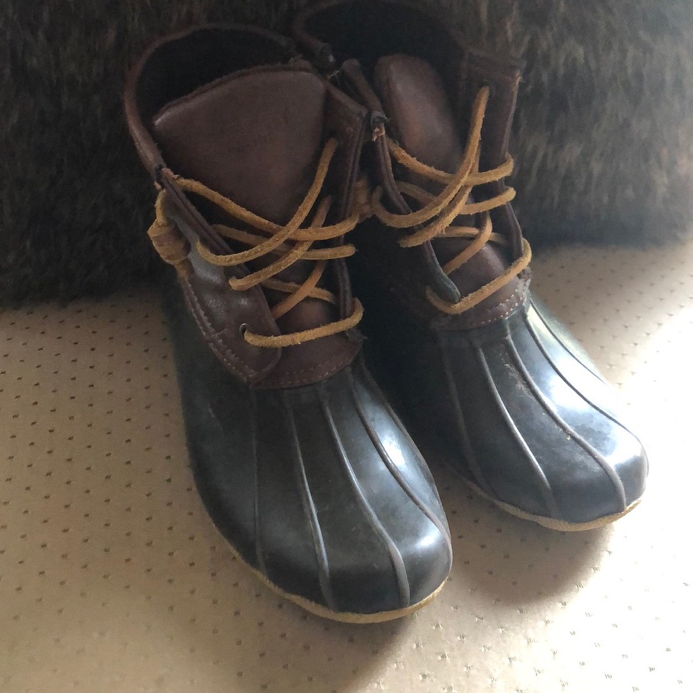 Girls size 2 sperry boots
